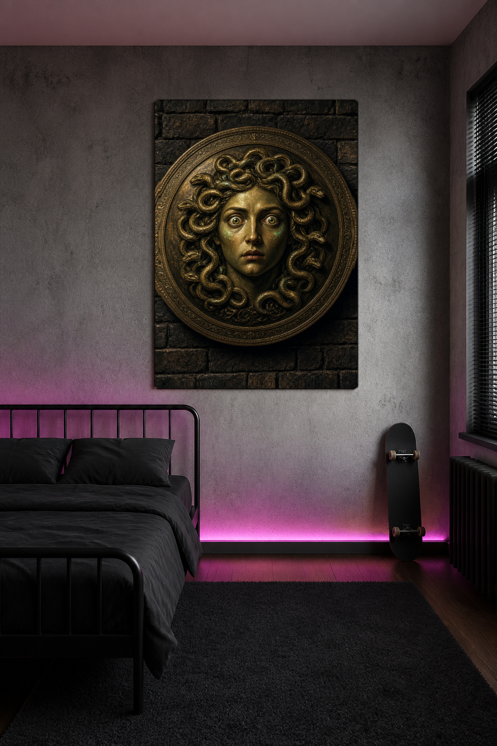 Medusa Kalkan Duvar Örtüsü — dikey, yatak odası duvarında